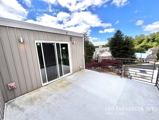 Building Photo - 488 Evergreen Ave
