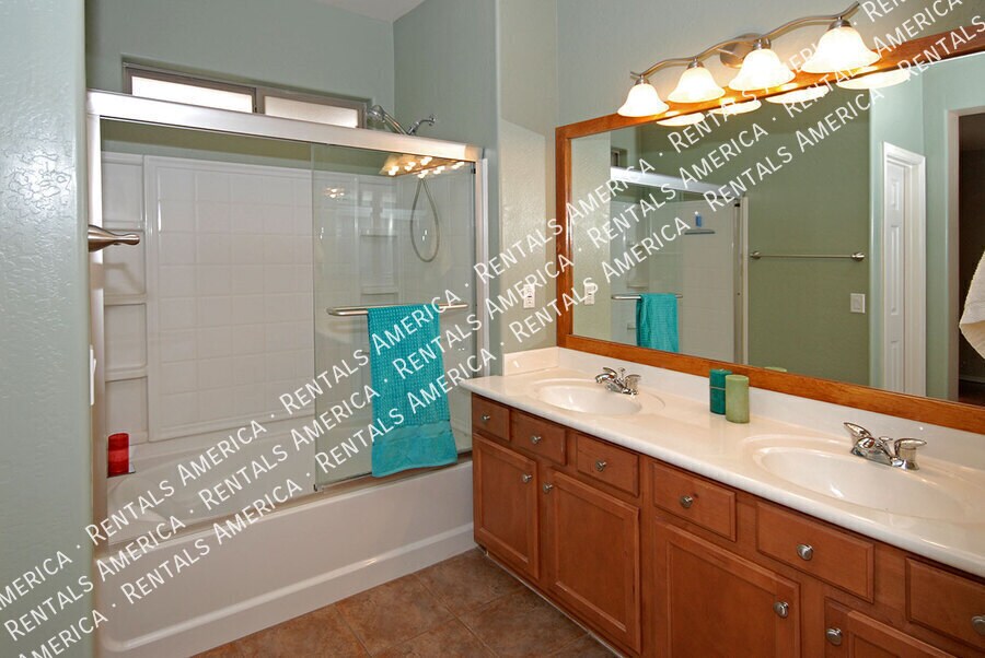 Building Photo - 2010 S Falcon Dr