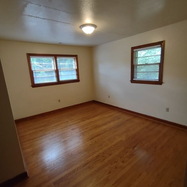 Building Photo - 3 Bedroom Home with Carport in Blacksburg