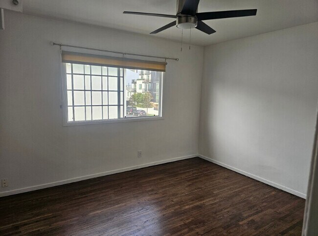 Building Photo - 1536 S Orange Grove Ave