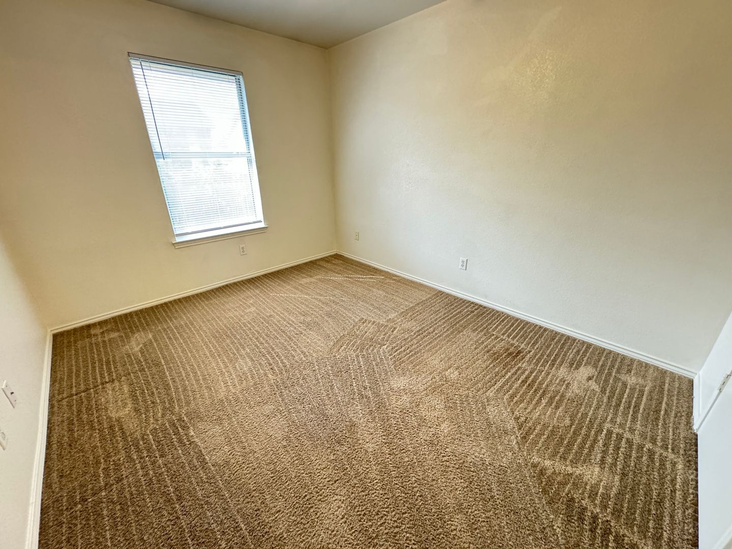 Building Photo - 1605 Benttree Dr