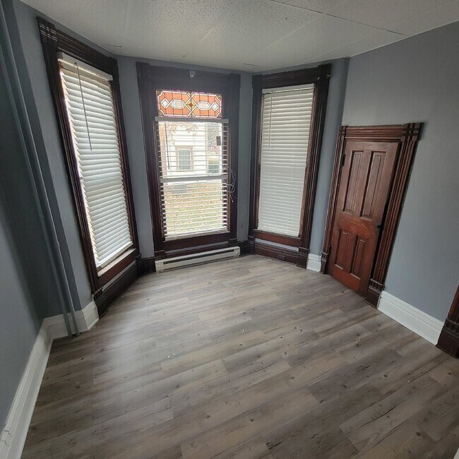 Building Photo - 1402 Willis Ave
