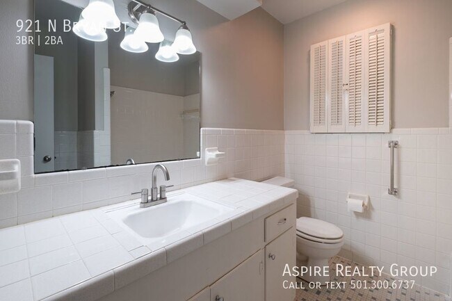 Building Photo - Updated 3 bedroom Home in Midtown