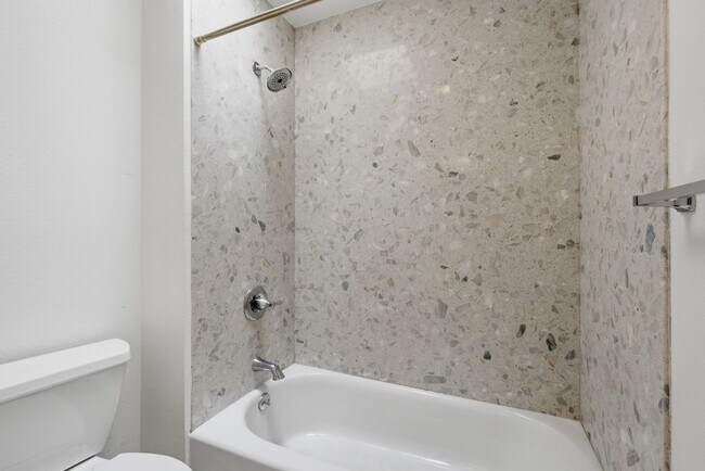 Building Photo - Top-Floor 3BR in Duplex Near BART | Vaulted Ceilings | In-Unit Laundry | Garage Parking