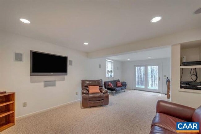 Building Photo - 1150 River Oaks Ln