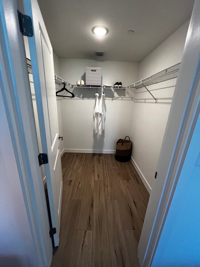 Building Photo - 670 W 74th Pl