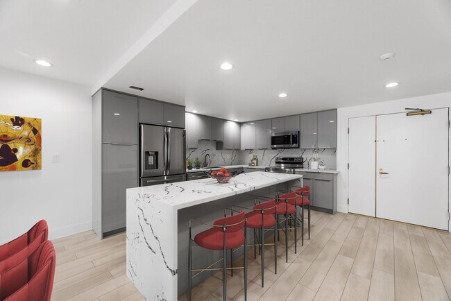 Building Photo - 1118 3rd St