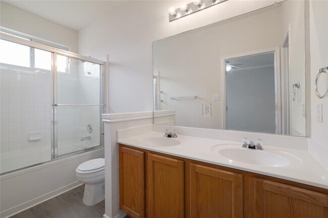 Building Photo - 1740 Amberwood Loop