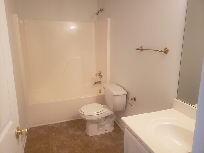 Building Photo - 5511 Walnut Ln