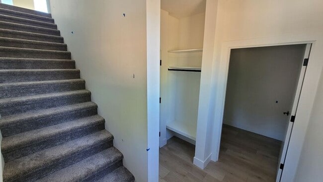 Building Photo - 4522 NE 59th Ave