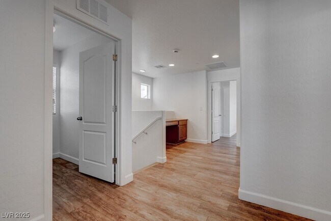 Building Photo - 7733 Lively Loom Ct