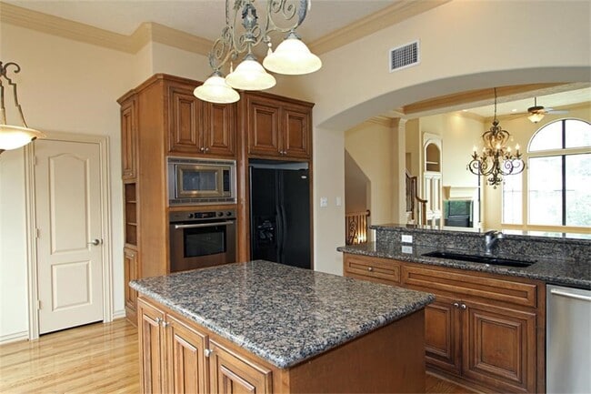 Building Photo - 622 Bomar St