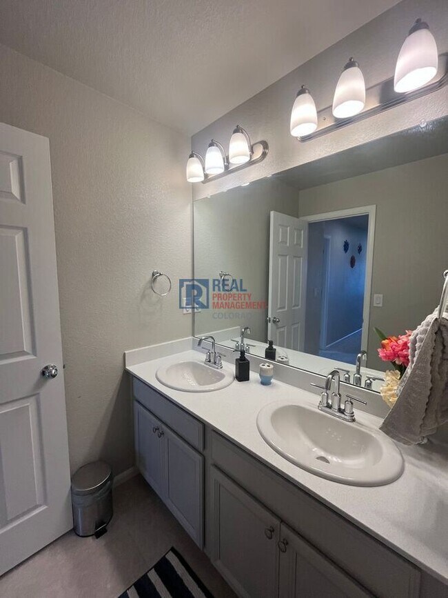 Building Photo - 13621 Crane Ct