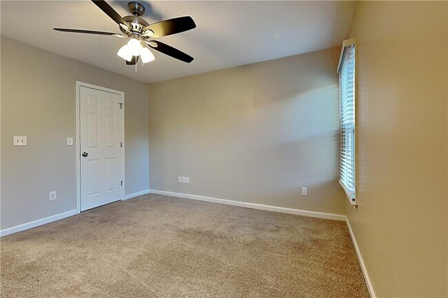 Building Photo - 4020 Hogans Mill Ln