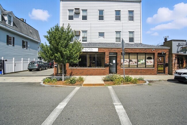 Primary Photo - 111 Albion St