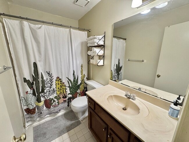 Building Photo - 648 Lagrange Pk Cv