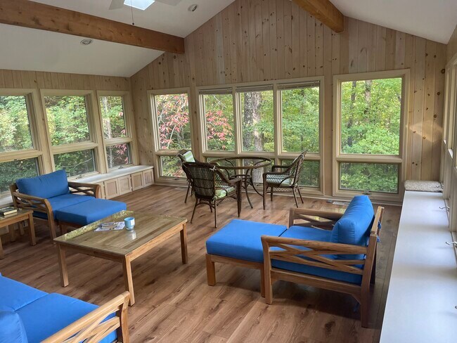 Building Photo - 33 Channel Ln