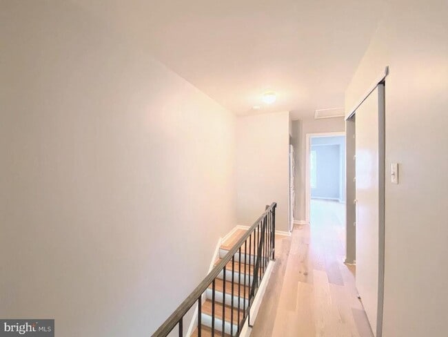 Building Photo - 27 Barclay Ct