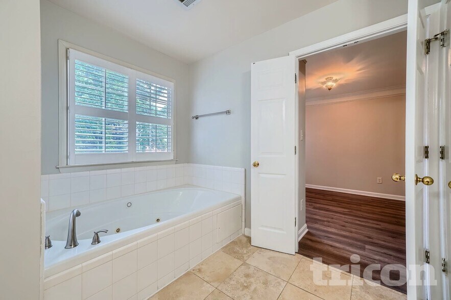 Building Photo - 3341 Rose Ridge