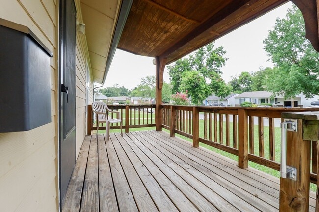 Building Photo - Charming 2 Bed, 1 Bath Home!