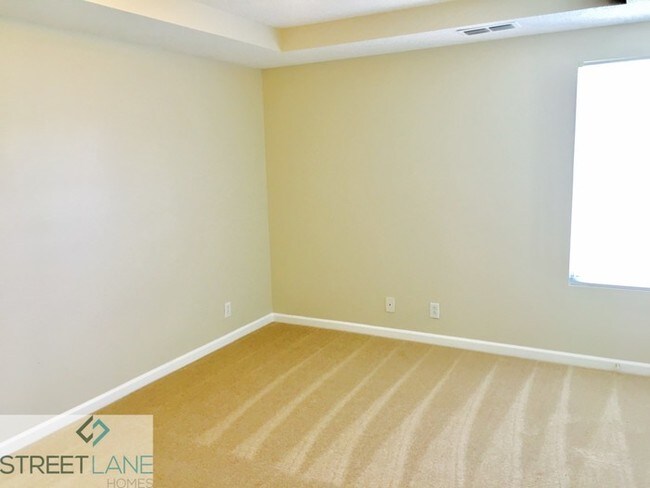 Building Photo - $500 off first month's rent!