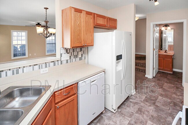 Building Photo - 1815 Butterfly Ln