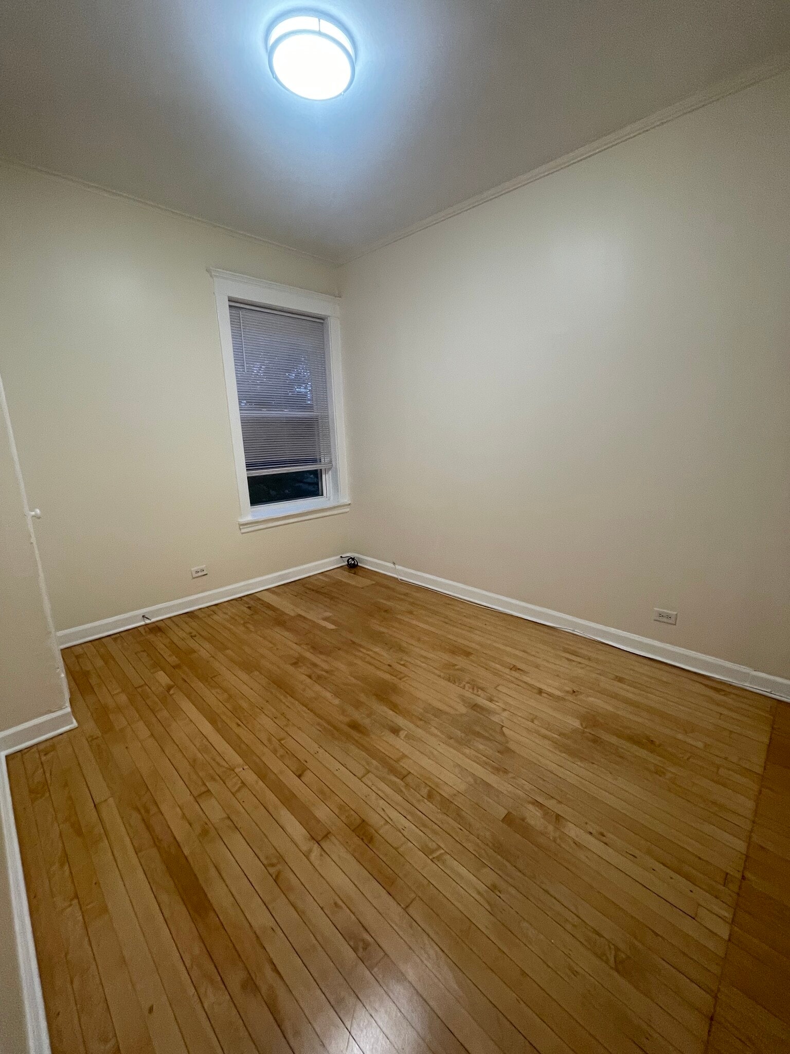 Building Photo - 5120 N Kenmore Ave