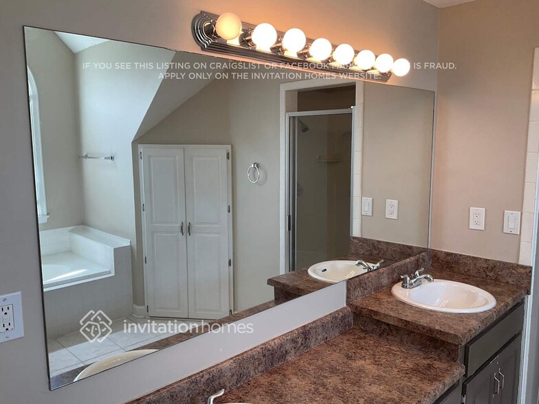 Building Photo - 6842 Gledhill Way