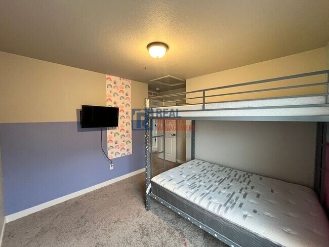 Building Photo - 385 Baler Ct