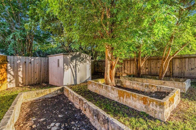 Building Photo - 1009 Rutherford Dr