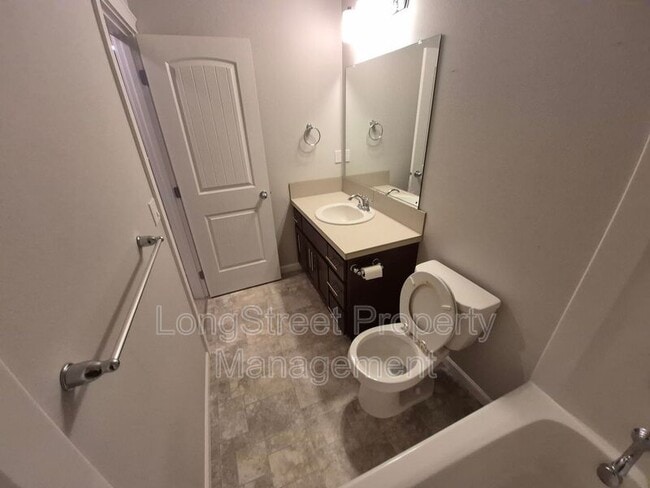 Building Photo - 7278 SE Ronelle Ct