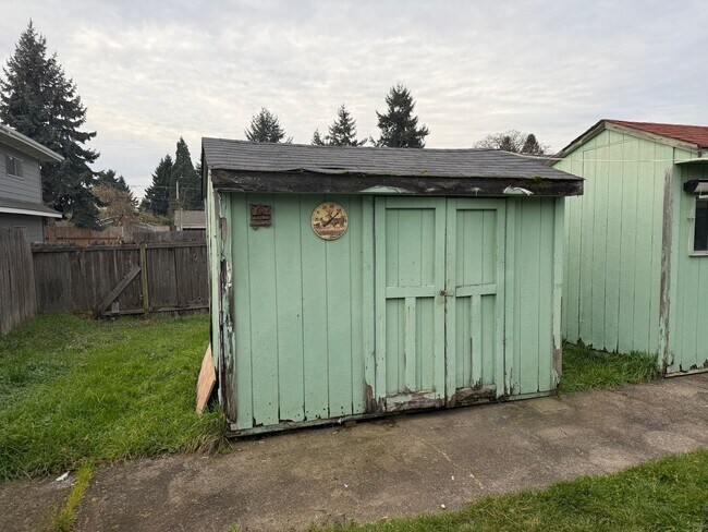 Building Photo - COMING SOON! 3 bedroom, 1.5 bath house in Eugene!