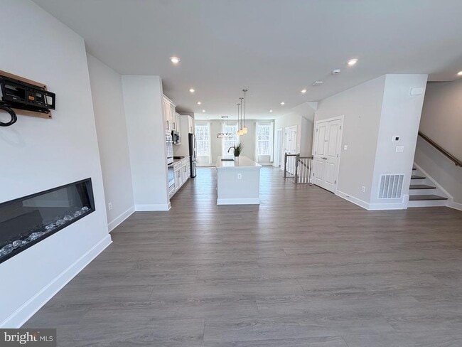 Building Photo - 10825 Foxtrot Cir