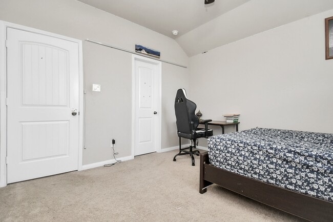 Building Photo - 8002 Mesquite Hill Ln