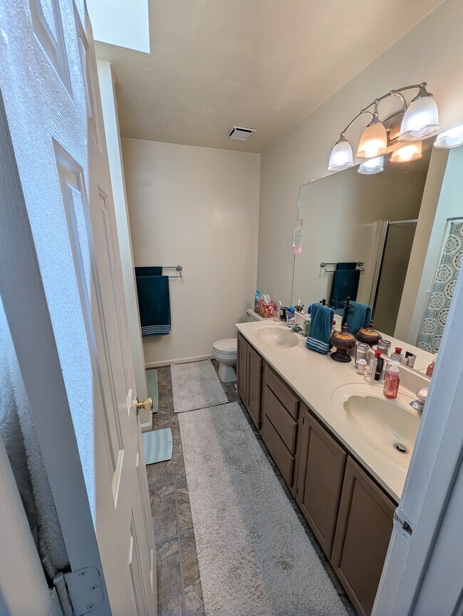 Building Photo - 1593 Winthrope Dr