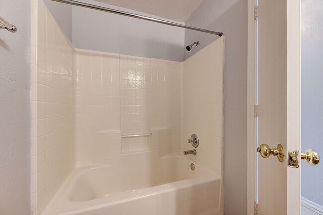 Building Photo - 605 Welston Cir