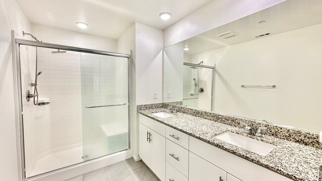 Building Photo - Beautiful, Newer Construction Home in Desi...