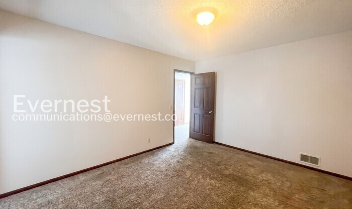 Building Photo - 2356 S Crysler Ave