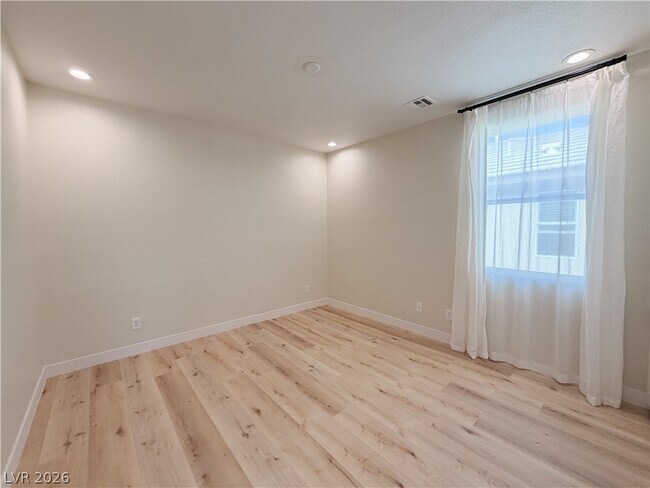 Building Photo - 10150 W Glen Aire Ave