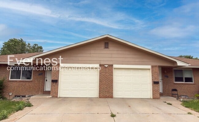 Building Photo - 1527 Stuart St