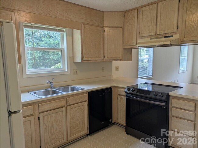 Building Photo - 113 Birdie Ct