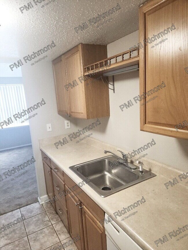 Building Photo - 9724 Springfield Woods Cir
