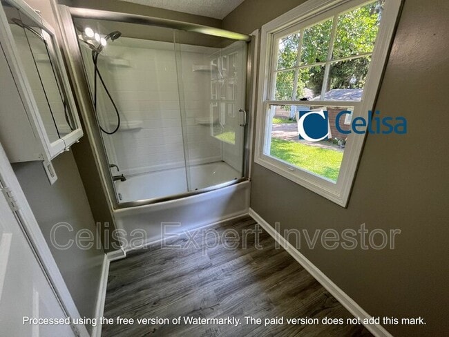 Building Photo - 3001 Broadway