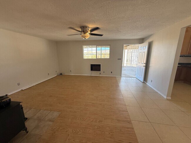 Building Photo - Charming 3 bedroom home in Apple Valley- H...