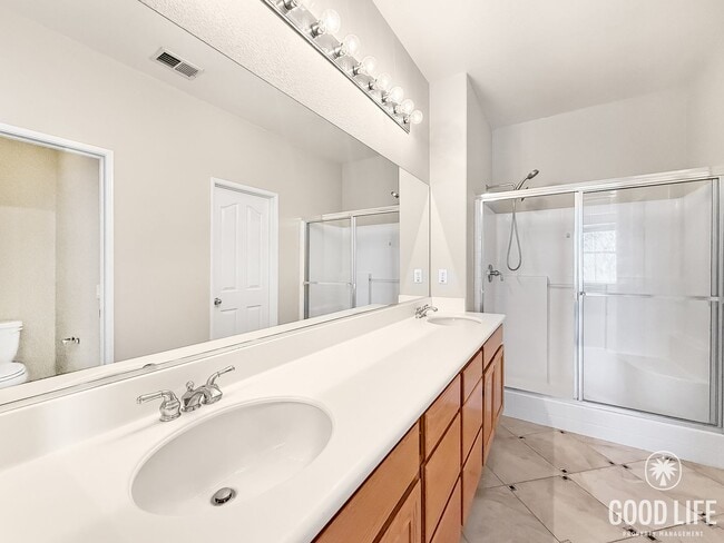 Building Photo - Modern 3-Bedroom Home with Backyard, Beautiful Finishes, and a Community Pool in the Heart of San...