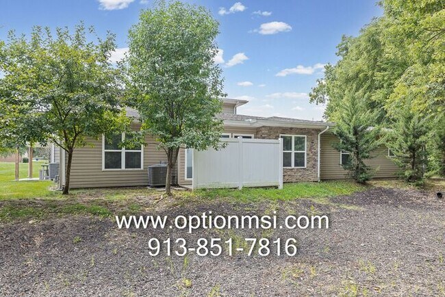 Building Photo - Beautifully Updated Liberty Home in a Prime Location!
