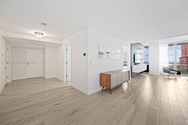 Building Photo - 2200 N Ocean Blvd