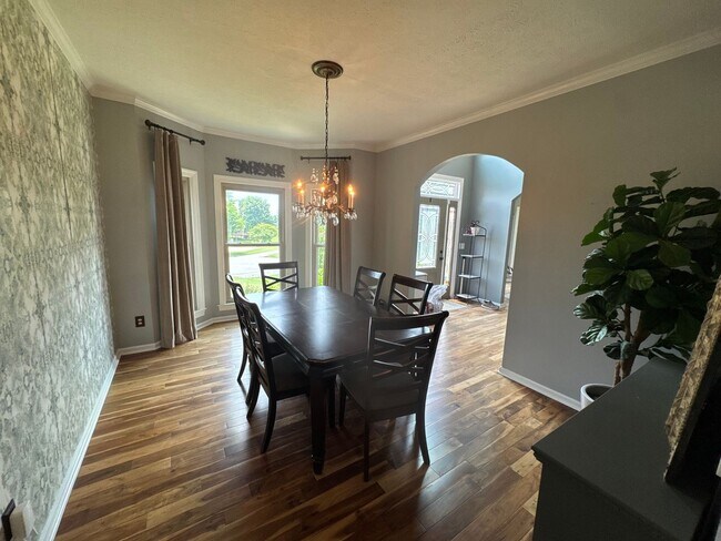 Building Photo - FOR LEASE- 4 BEDROOM FURNISHED HOME IN MT....