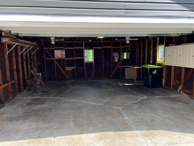 Building Photo - Charming 3-Bed Home - $1900/ month