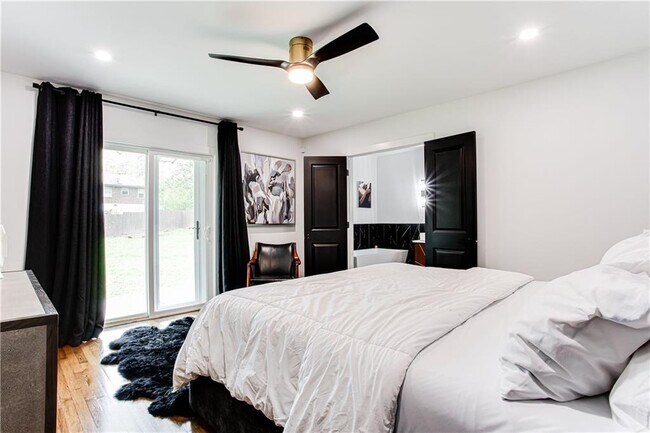 Building Photo - 2047 Seavey Dr